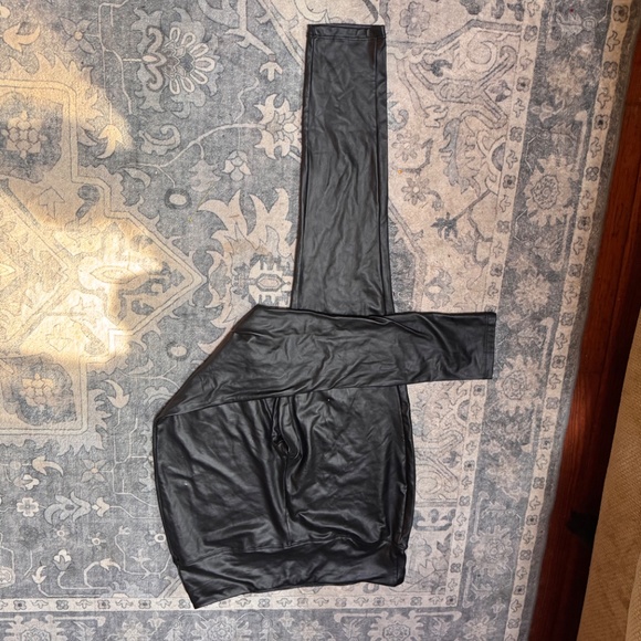 Sleek black faux leather leggings. Perfect for a chic look. - Picture 6 of 6